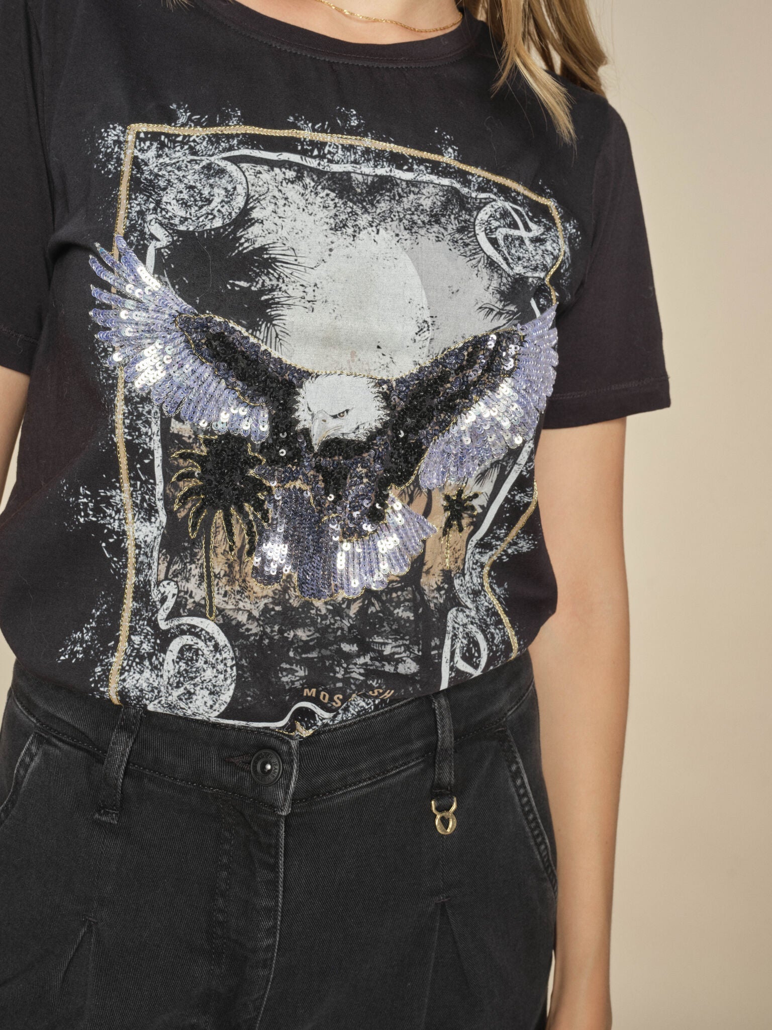 Modelshot / Black / Detail